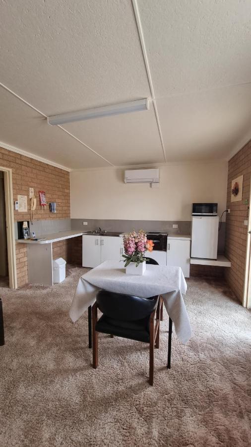 Lone Pine Motel Corowa Exterior photo