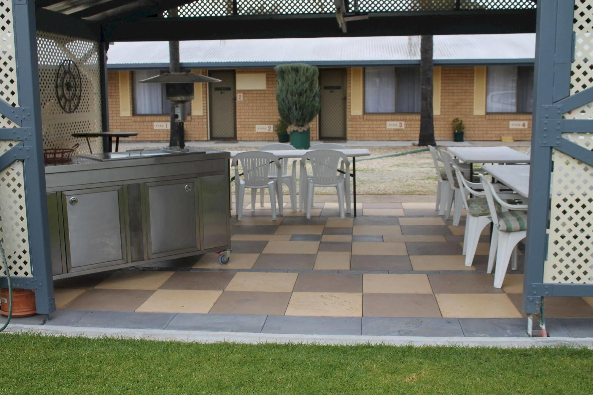 Lone Pine Motel Corowa Exterior photo